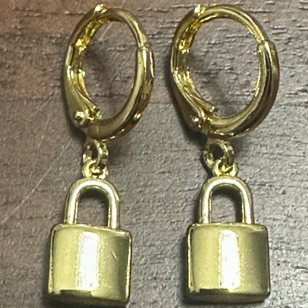 🧡 Gold Padlock Hoop Earrings  🧡